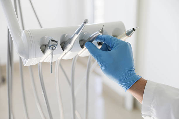 Professional Tooth Extraction technician working in Pleasant Hill, MS